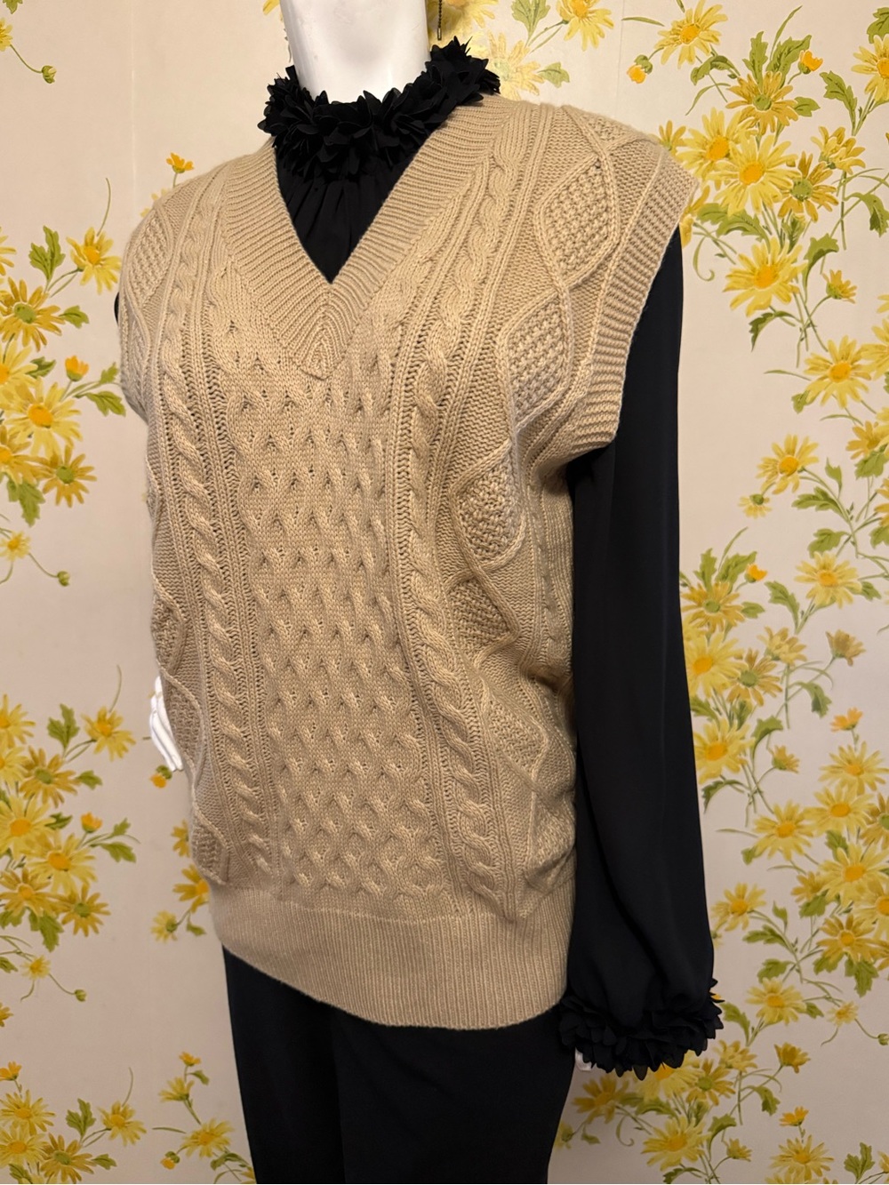V neck long line knitted vest size M - Picture 6 of 12